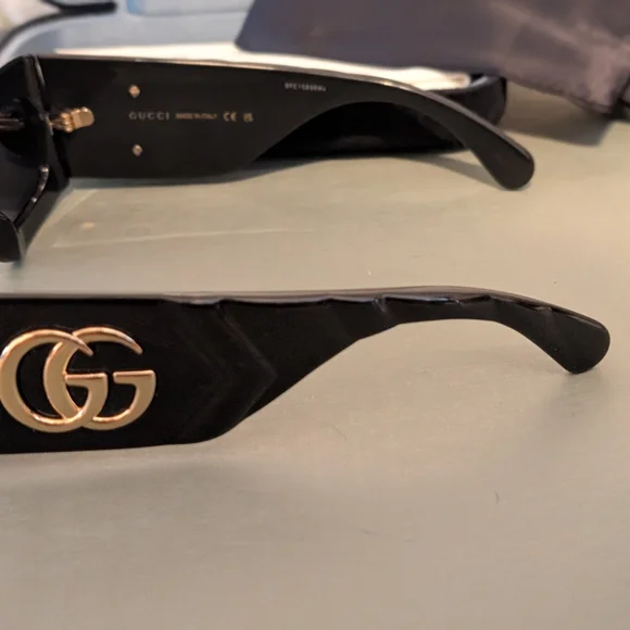 LIKE NEW Gucci Black Sunglasses with Case And Duster And Silk Pouch 💖 - Picture 7 of 8